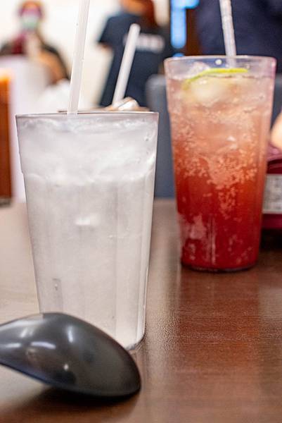 【台中美食】越好吃越南料理大里店-平日中午用餐時間也坐滿滿的越式巨無霸火鍋料理