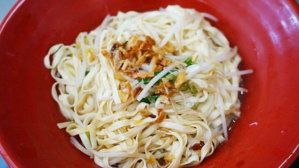 【基隆美食】三角窗麵擔-沒有明顯招牌卻有大批排隊人潮的古早味小吃店