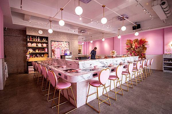 【台中美食】咾鍋風味鍋物-網美神級火鍋店,可愛的小熊火鍋,多樣變化的炙燒料理服務及化妝品甜點! 【台中美食】咾鍋風味鍋物-網美神級火鍋店,可愛的小熊火鍋,多樣變化的炙燒料理服務及化妝品甜點!