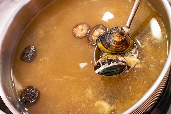 【台中美食】咾鍋風味鍋物-網美神級火鍋店,可愛的小熊火鍋,多樣變化的炙燒料理服務及化妝品甜點! 【台中美食】咾鍋風味鍋物-網美神級火鍋店,可愛的小熊火鍋,多樣變化的炙燒料理服務及化妝品甜點!