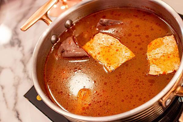 【台中美食】咾鍋風味鍋物-網美神級火鍋店,可愛的小熊火鍋,多樣變化的炙燒料理服務及化妝品甜點! 【台中美食】咾鍋風味鍋物-網美神級火鍋店,可愛的小熊火鍋,多樣變化的炙燒料理服務及化妝品甜點!