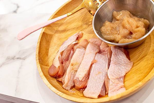 【台中美食】咾鍋風味鍋物-網美神級火鍋店,可愛的小熊火鍋,多樣變化的炙燒料理服務及化妝品甜點! 【台中美食】咾鍋風味鍋物-網美神級火鍋店,可愛的小熊火鍋,多樣變化的炙燒料理服務及化妝品甜點!