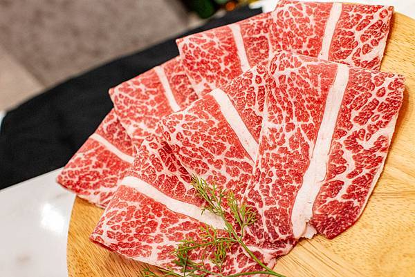 【台中美食】咾鍋風味鍋物-網美神級火鍋店,可愛的小熊火鍋,多樣變化的炙燒料理服務及化妝品甜點! 【台中美食】咾鍋風味鍋物-網美神級火鍋店,可愛的小熊火鍋,多樣變化的炙燒料理服務及化妝品甜點!