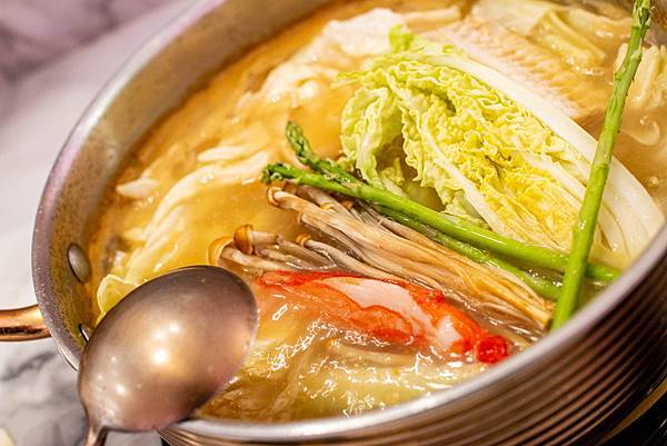 【台中美食】咾鍋風味鍋物-網美神級火鍋店,可愛的小熊火鍋,多樣變化的炙燒料理服務及化妝品甜點! 【台中美食】咾鍋風味鍋物-網美神級火鍋店,可愛的小熊火鍋,多樣變化的炙燒料理服務及化妝品甜點!