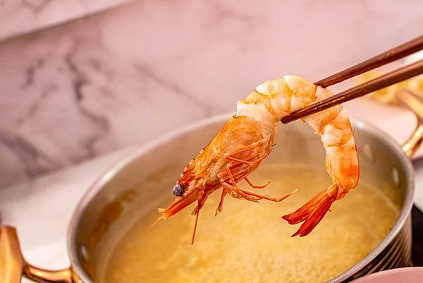 【台中美食】咾鍋風味鍋物-網美神級火鍋店,可愛的小熊火鍋,多樣變化的炙燒料理服務及化妝品甜點! 【台中美食】咾鍋風味鍋物-網美神級火鍋店,可愛的小熊火鍋,多樣變化的炙燒料理服務及化妝品甜點!