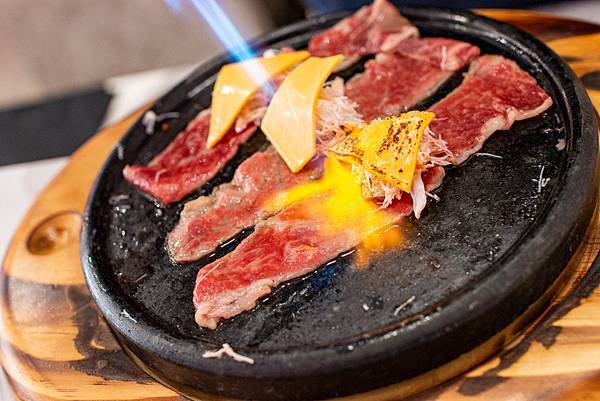 【台中美食】咾鍋風味鍋物-網美神級火鍋店,可愛的小熊火鍋,多樣變化的炙燒料理服務及化妝品甜點! 【台中美食】咾鍋風味鍋物-網美神級火鍋店,可愛的小熊火鍋,多樣變化的炙燒料理服務及化妝品甜點!