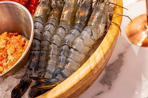 【台中美食】咾鍋風味鍋物-網美神級火鍋店,可愛的小熊火鍋,多樣變化的炙燒料理服務及化妝品甜點!