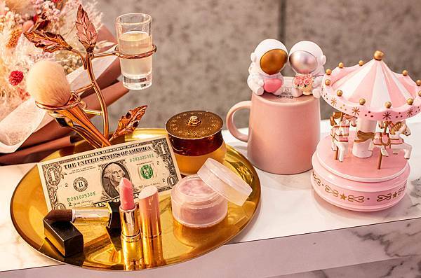 【台中美食】咾鍋風味鍋物-網美神級火鍋店,可愛的小熊火鍋,多樣變化的炙燒料理服務及化妝品甜點!