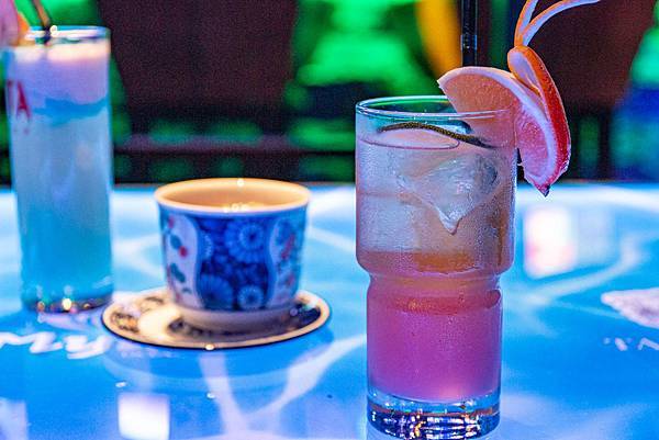 【台中夜店】MythOcean-是酒吧也是夜店，更是美味無比的餐廳！還有免費的猛男猛女鋼管秀哦！