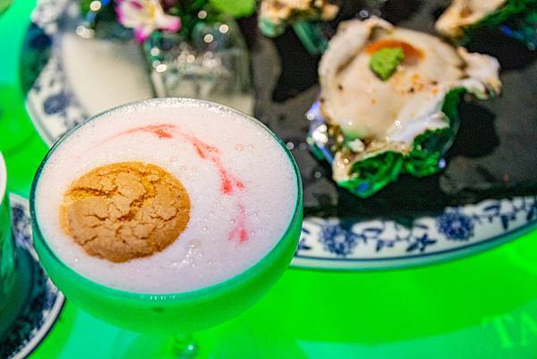 【台中夜店】MythOcean-是酒吧也是夜店，更是美味無比的餐廳！還有免費的猛男猛女鋼管秀哦！