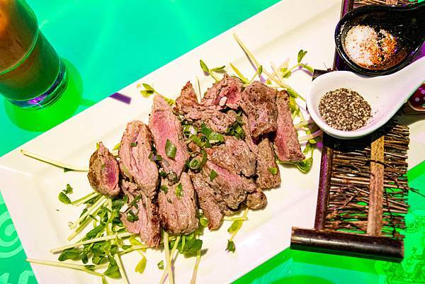 【台中夜店】MythOcean-是酒吧也是夜店，更是美味無比的餐廳！還有免費的猛男猛女鋼管秀哦！