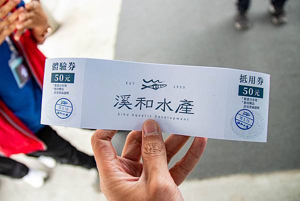 【宜蘭景點】溪和水產觀光工廠-2021年全新開幕!好玩又有趣的漫畫式簡介,多種免費海鮮試吃,飯糰DIY與現煮海鮮DIY活動玩不膩,美味多種魚料理,門票全抵消費的必玩室內景點 【宜蘭景點】溪和水產觀光工廠-2021年全新開幕!好玩又有趣的漫畫式簡介,多種免費海鮮試吃,飯糰DIY與現煮海鮮DIY活動玩不膩,美味多種魚料理,門票全抵消費的必玩室內景點