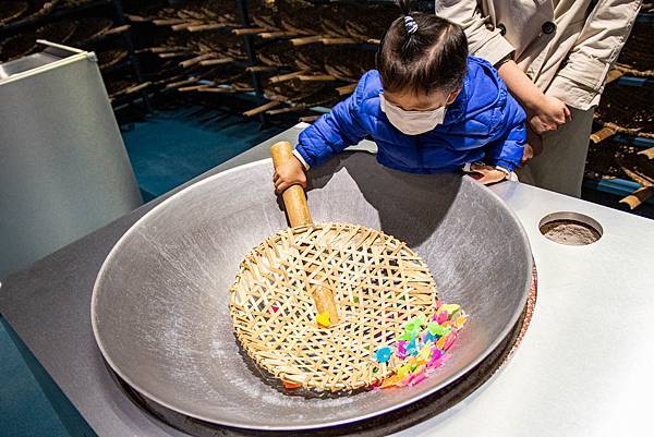 【宜蘭景點】溪和水產觀光工廠-2021年全新開幕!好玩又有趣的漫畫式簡介,多種免費海鮮試吃,飯糰DIY與現煮海鮮DIY活動玩不膩,美味多種魚料理,門票全抵消費的必玩室內景點 【宜蘭景點】溪和水產觀光工廠-2021年全新開幕!好玩又有趣的漫畫式簡介,多種免費海鮮試吃,飯糰DIY與現煮海鮮DIY活動玩不膩,美味多種魚料理,門票全抵消費的必玩室內景點