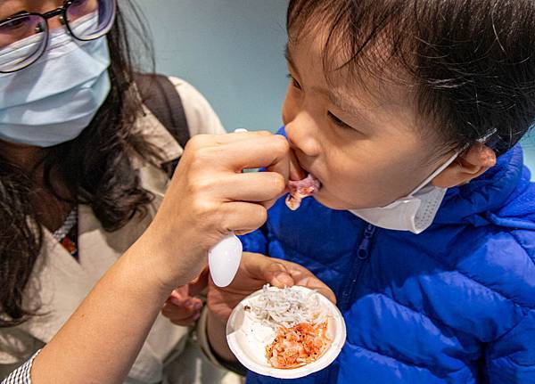 【宜蘭景點】溪和水產觀光工廠-2021年全新開幕!好玩又有趣的漫畫式簡介,多種免費海鮮試吃,飯糰DIY與現煮海鮮DIY活動玩不膩,美味多種魚料理,門票全抵消費的必玩室內景點 【宜蘭景點】溪和水產觀光工廠-2021年全新開幕!好玩又有趣的漫畫式簡介,多種免費海鮮試吃,飯糰DIY與現煮海鮮DIY活動玩不膩,美味多種魚料理,門票全抵消費的必玩室內景點