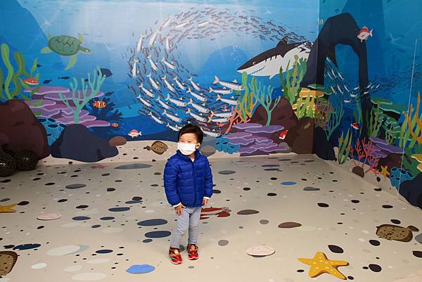 【宜蘭景點】溪和水產觀光工廠-2021年全新開幕!好玩又有趣的漫畫式簡介,多種免費海鮮試吃,飯糰DIY與現煮海鮮DIY活動玩不膩,美味多種魚料理,門票全抵消費的必玩室內景點 【宜蘭景點】溪和水產觀光工廠-2021年全新開幕!好玩又有趣的漫畫式簡介,多種免費海鮮試吃,飯糰DIY與現煮海鮮DIY活動玩不膩,美味多種魚料理,門票全抵消費的必玩室內景點