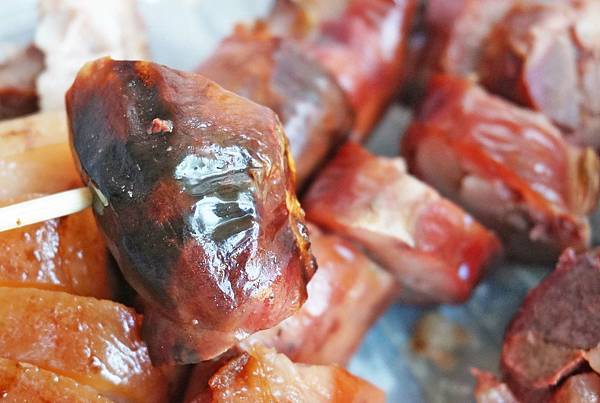 【基隆美食】孝三路的無名豬肝腸滷味攤-隱藏在巷弄裡沒有店名沒有招牌只有內行人才知道的店家