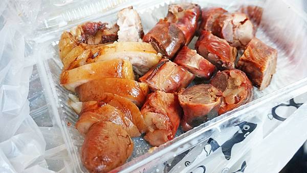 【基隆美食】孝三路的無名豬肝腸滷味攤-隱藏在巷弄裡沒有店名沒有招牌只有內行人才知道的店家 【基隆美食】孝三路的無名豬肝腸滷味攤-隱藏在巷弄裡沒有店名沒有招牌只有內行人才知道的店家