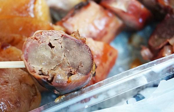 【基隆美食】孝三路的無名豬肝腸滷味攤-隱藏在巷弄裡沒有店名沒有招牌只有內行人才知道的店家