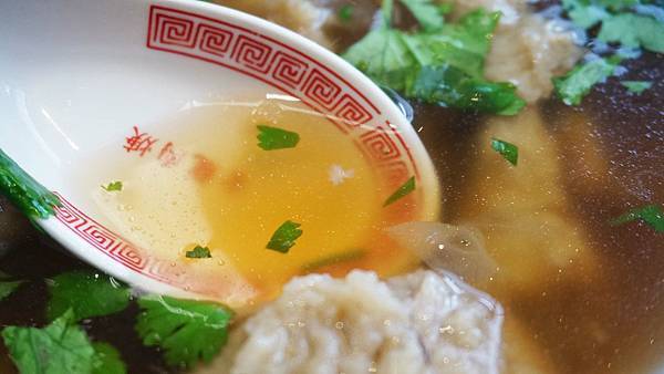 【基隆美食】金龍肉焿-1碗只要20元的魯肉飯,超人氣排隊小吃店 【基隆美食】金龍肉焿-1碗只要20元的魯肉飯,超人氣排隊小吃店