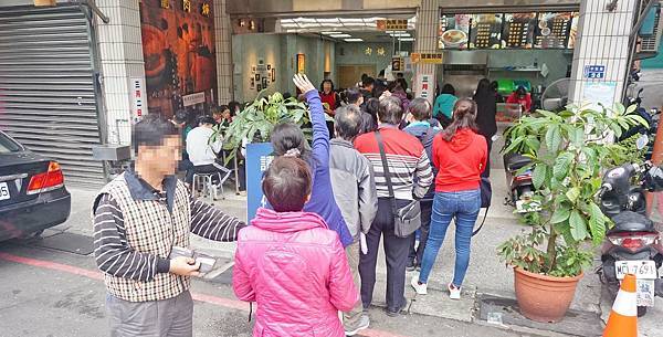 【基隆美食】金龍肉焿-1碗只要20元的魯肉飯,超人氣排隊小吃店 【基隆美食】金龍肉焿-1碗只要20元的魯肉飯,超人氣排隊小吃店