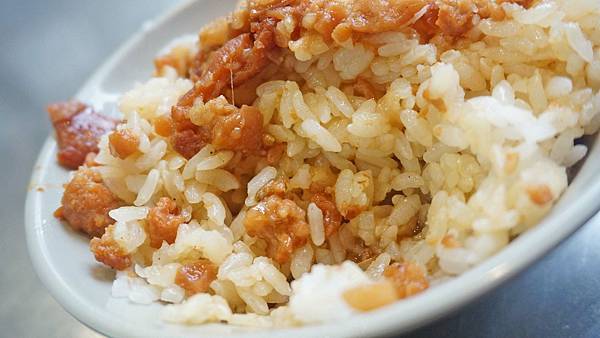 【基隆美食】金龍肉焿-1碗只要20元的魯肉飯,超人氣排隊小吃店 【基隆美食】金龍肉焿-1碗只要20元的魯肉飯,超人氣排隊小吃店