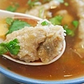 【基隆美食】金龍肉焿-１碗只要２０元的魯肉飯，超人氣排隊小吃店
