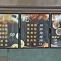 【基隆美食】金龍肉焿-１碗只要２０元的魯肉飯，超人氣排隊小吃店