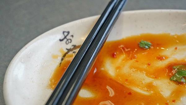 【基隆美食】金龍肉焿-1碗只要20元的魯肉飯,超人氣排隊小吃店 【基隆美食】金龍肉焿-1碗只要20元的魯肉飯,超人氣排隊小吃店