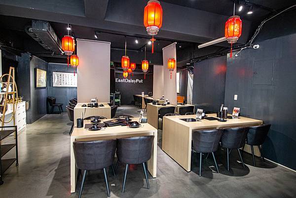 【台北美食】東雛菊風味鍋物-獨家研製！用松露與蟹黃做成濃郁、香氣四溢的松露蟹黃湯頭！