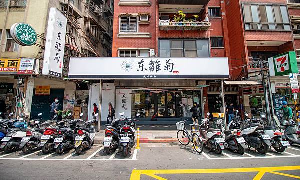 【台北美食】東雛菊風味鍋物-獨家研製！用松露與蟹黃做成濃郁、香氣四溢的松露蟹黃湯頭！