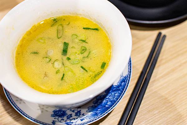 【台北美食】東雛菊風味鍋物-獨家研製！用松露與蟹黃做成濃郁、香氣四溢的松露蟹黃湯頭！