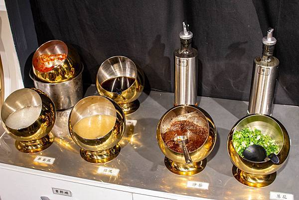 【台北美食】東雛菊風味鍋物-獨家研製！用松露與蟹黃做成濃郁、香氣四溢的松露蟹黃湯頭！