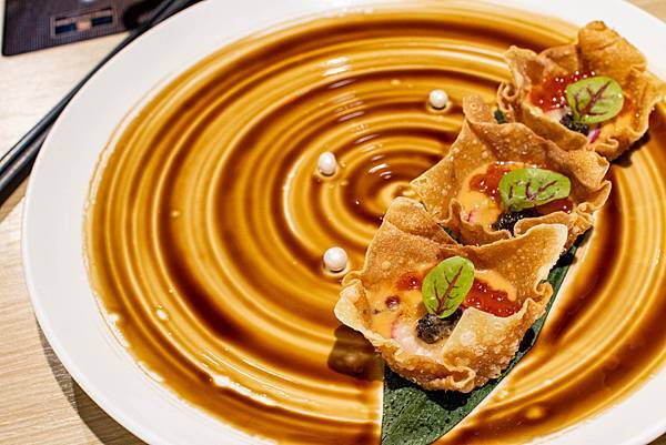 【台北美食】東雛菊風味鍋物-獨家研製！用松露與蟹黃做成濃郁、香氣四溢的松露蟹黃湯頭！