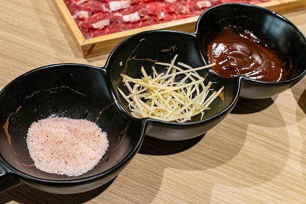 【台北美食】東雛菊風味鍋物-獨家研製！用松露與蟹黃做成濃郁、香氣四溢的松露蟹黃湯頭！