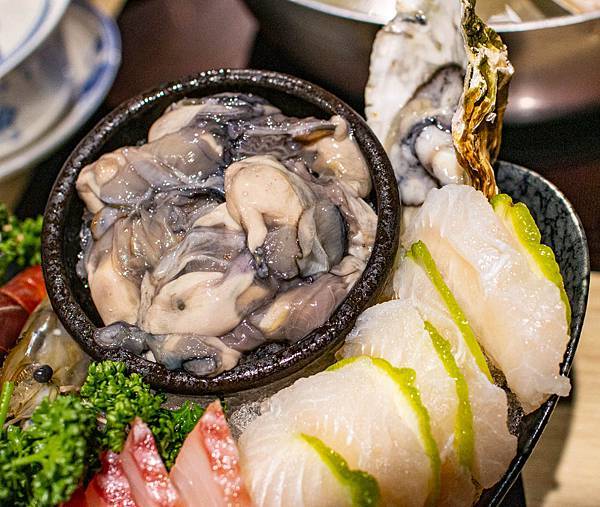 【台北美食】東雛菊風味鍋物-獨家研製！用松露與蟹黃做成濃郁、香氣四溢的松露蟹黃湯頭！