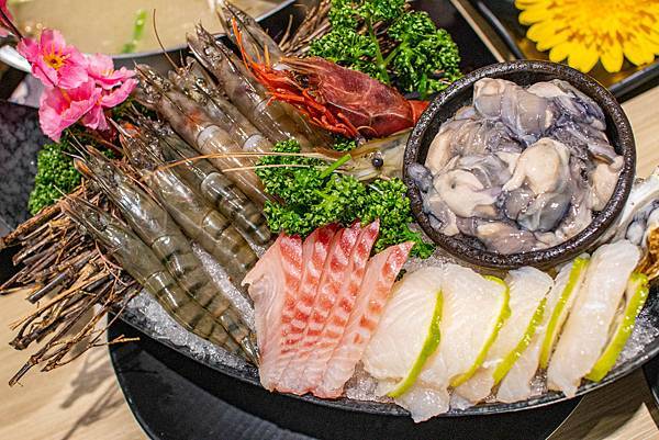 【台北美食】東雛菊風味鍋物-獨家研製！用松露與蟹黃做成濃郁、香氣四溢的松露蟹黃湯頭！