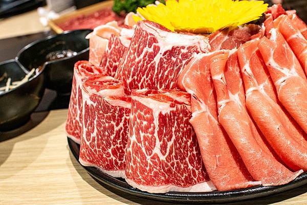 【台北美食】東雛菊風味鍋物-獨家研製！用松露與蟹黃做成濃郁、香氣四溢的松露蟹黃湯頭！