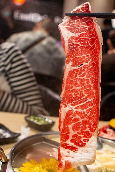 【台北美食】東雛菊風味鍋物-獨家研製！用松露與蟹黃做成濃郁、香氣四溢的松露蟹黃湯頭！