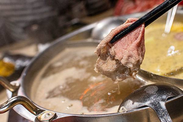 【台北美食】東雛菊風味鍋物-獨家研製！用松露與蟹黃做成濃郁、香氣四溢的松露蟹黃湯頭！