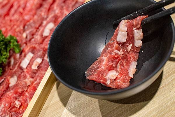 【台北美食】東雛菊風味鍋物-獨家研製！用松露與蟹黃做成濃郁、香氣四溢的松露蟹黃湯頭！