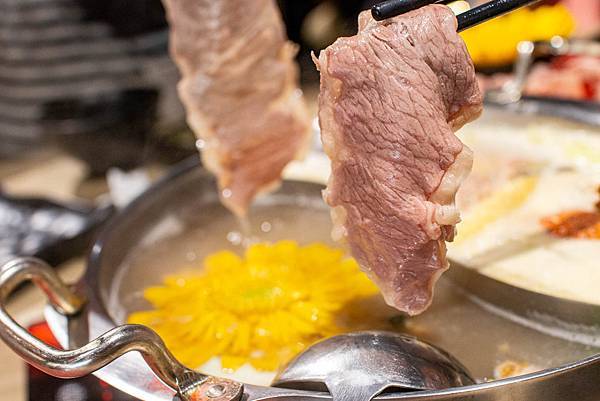 【台北美食】東雛菊風味鍋物-獨家研製！用松露與蟹黃做成濃郁、香氣四溢的松露蟹黃湯頭！