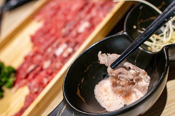 【台北美食】東雛菊風味鍋物-獨家研製！用松露與蟹黃做成濃郁、香氣四溢的松露蟹黃湯頭！