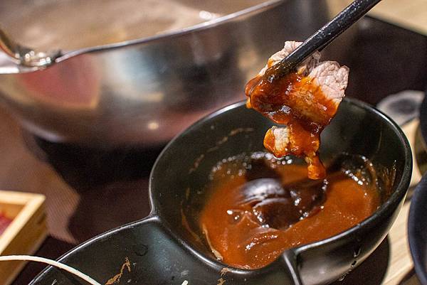 【台北美食】東雛菊風味鍋物-獨家研製！用松露與蟹黃做成濃郁、香氣四溢的松露蟹黃湯頭！