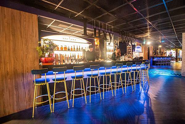 【台中美食】LuxyVogue水煙餐酒館-超越五星級飯店美味的餐廳酒吧！