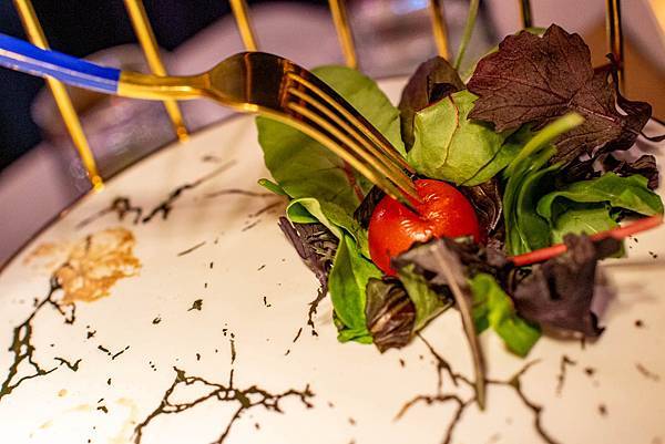 【台中美食】LuxyVogue水煙餐酒館-超越五星級飯店美味的餐廳酒吧！