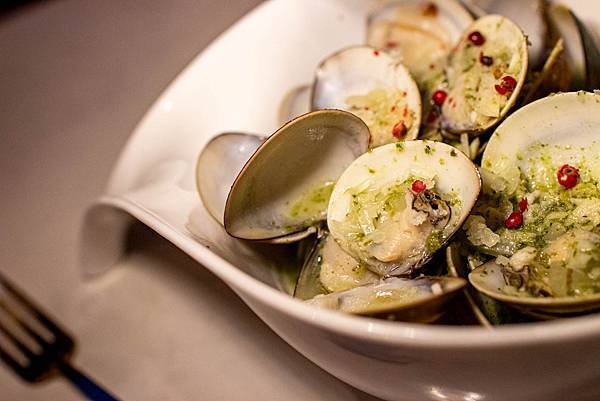 【台中美食】LuxyVogue水煙餐酒館-超越五星級飯店美味的餐廳酒吧！