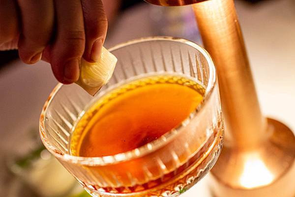 【台中美食】LuxyVogue水煙餐酒館-超越五星級飯店美味的餐廳酒吧！