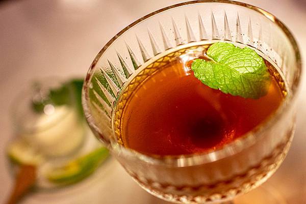 【台中美食】LuxyVogue水煙餐酒館-超越五星級飯店美味的餐廳酒吧！