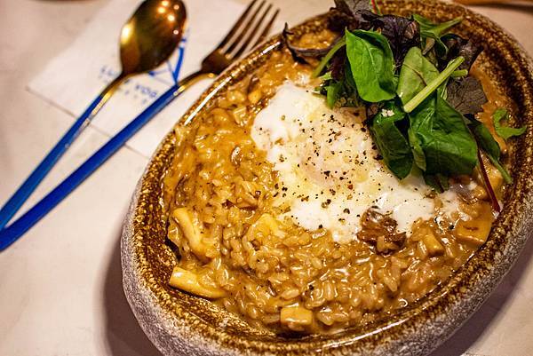 【台中美食】LuxyVogue水煙餐酒館-超越五星級飯店美味的餐廳酒吧！