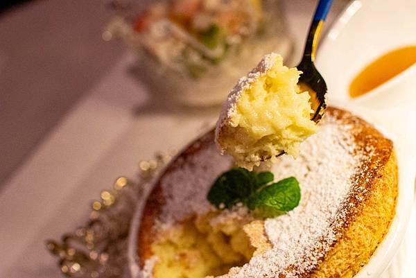 【台中美食】LuxyVogue水煙餐酒館-超越五星級飯店美味的餐廳酒吧！